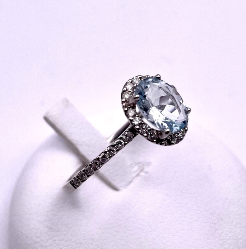 Anillo de oro 18kt , brillantes y aguamarina. Nº 22 - Imagen 2