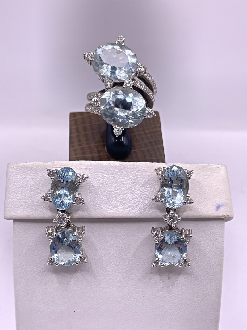 Juegos de pendientes y anillo de oro de 18 KT ,AGUAMARINAS Y DIAMANTES