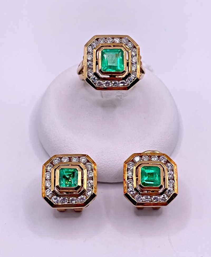Juegos de pendientes y anillo de oro de 18 KT , esmeraldas y diamantes