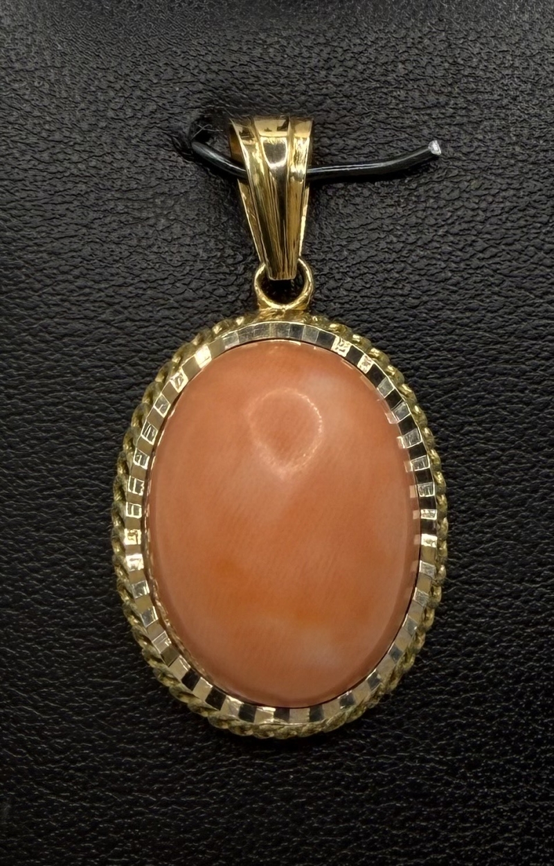 Colgante de oro 18kt  y coral